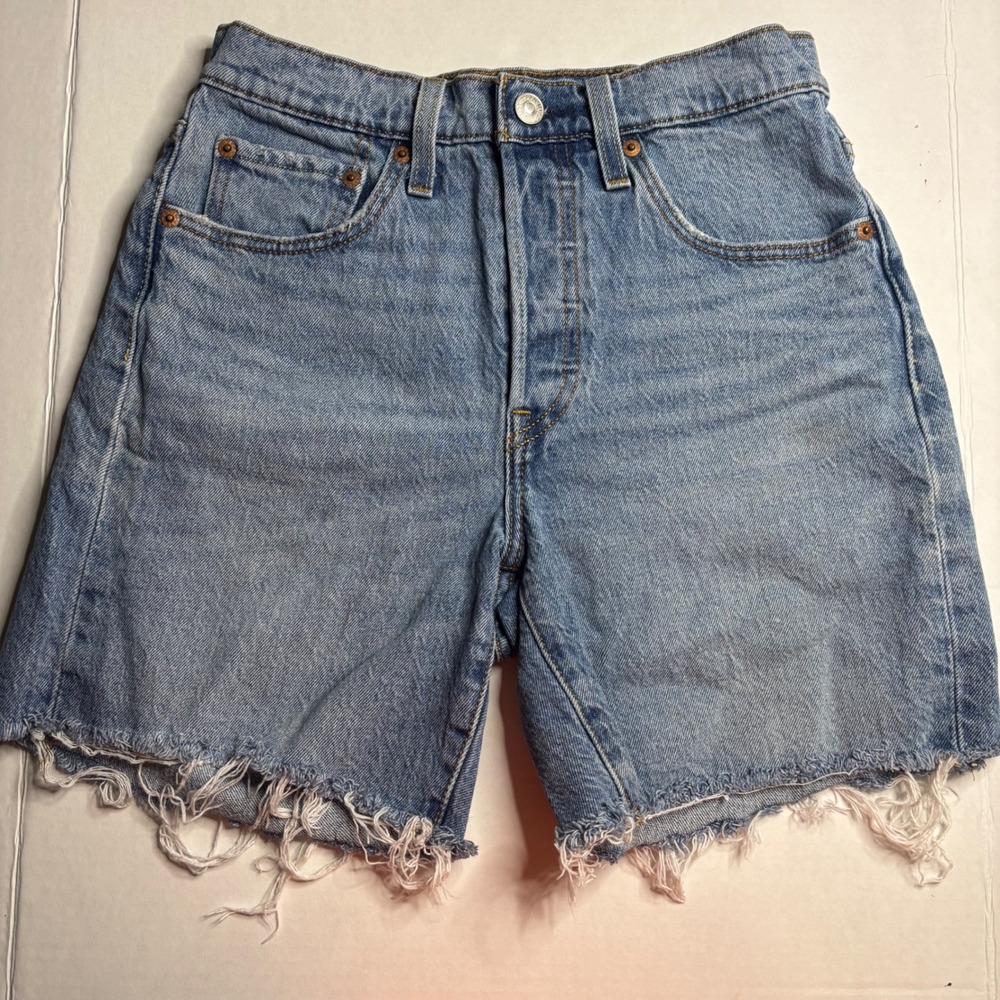 Levis 501 High Rise Denim Shorts Light Wash Blue Frayed Hem Size 26